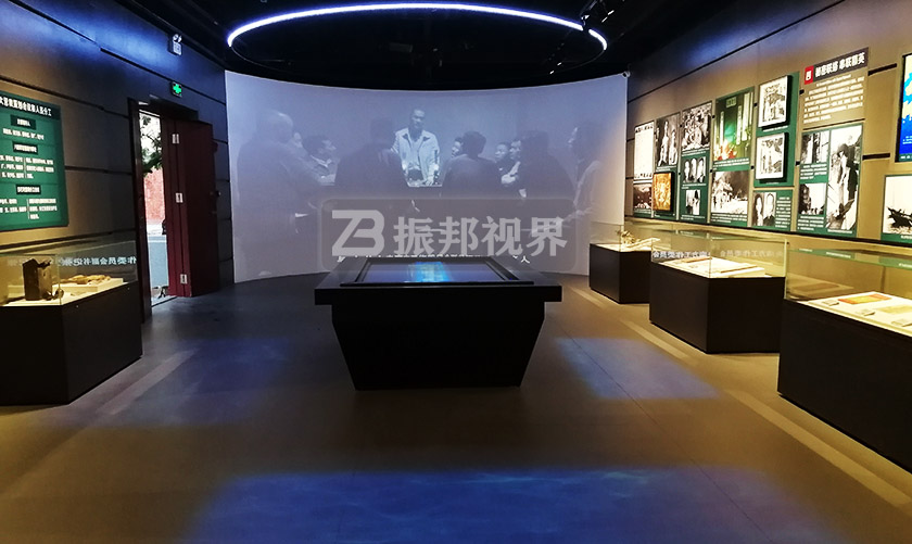 博物館展廳中的墻面互動投影